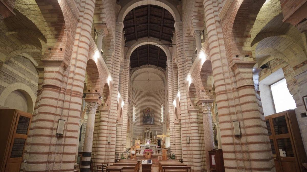 El interior de la iglesia